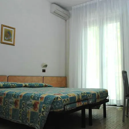 Mirella Hotel 2*