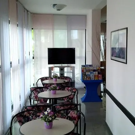 Hotel Mirella 2*